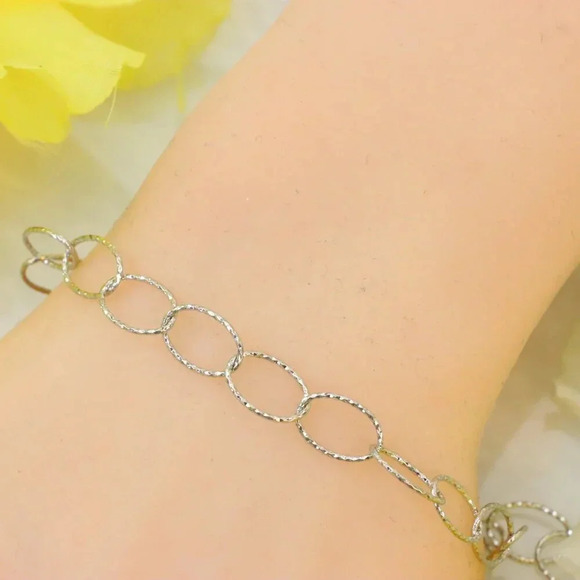 Minimalist Bracelet, Sleek & Modern Design, Women’s Fashion, YC110408-B - Picture 6 of 10